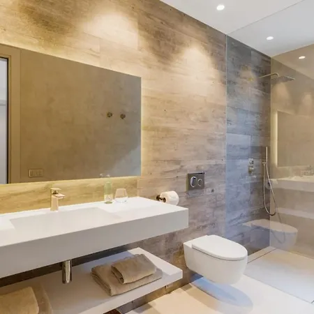Brand New Modern 5 Bdrm In Puerto Banus شقة ماربيا