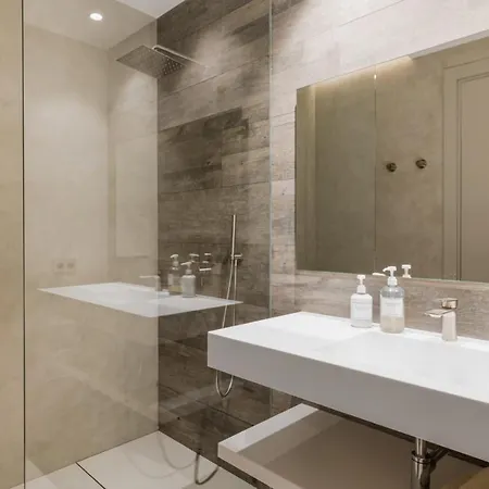 Brand New Modern 5 Bdrm In Puerto Banus شقة