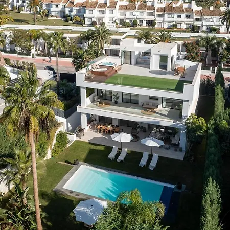 Brand New Modern 5 Bdrm In Puerto Banus شقة