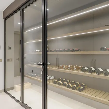 Brand New Modern 5 Bdrm In Puerto Banus ماربيا