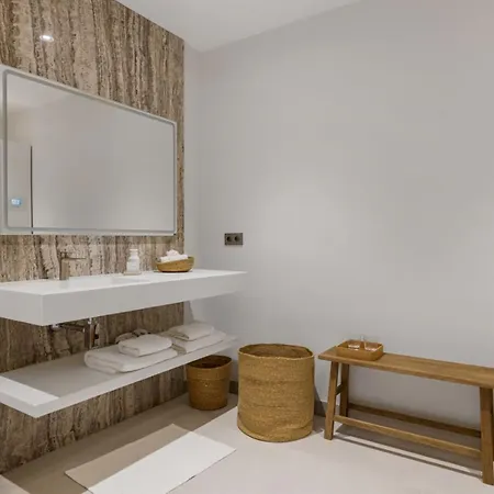 Brand New Modern 5 Bdrm In Puerto Banus Apartment *