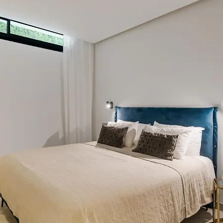 Brand New Modern 5 Bdrm In Puerto Banus