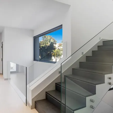 Brand New Modern 5 Bdrm In Puerto Banus Apartment