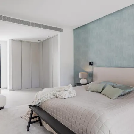 Brand New Modern 5 Bdrm In Puerto Banus