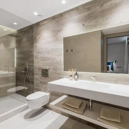 Brand New Modern 5 Bdrm In Puerto Banus