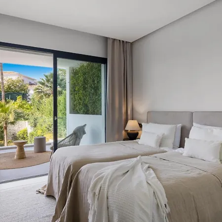 Brand New Modern 5 Bdrm In Puerto Banus Apartment *