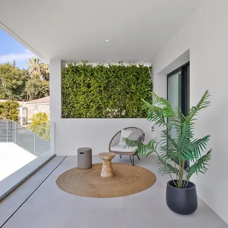 Brand New Modern 5 Bdrm In Puerto Banus *