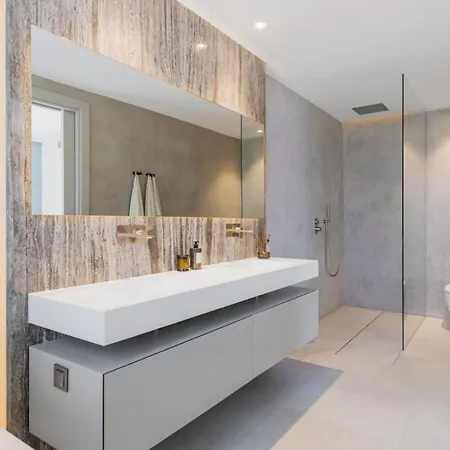 Brand New Modern 5 Bdrm In Puerto Banus *
