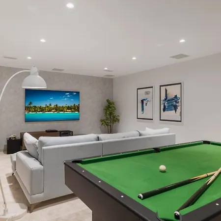Brand New Modern 5 Bdrm In Puerto Banus Apartment Marbella