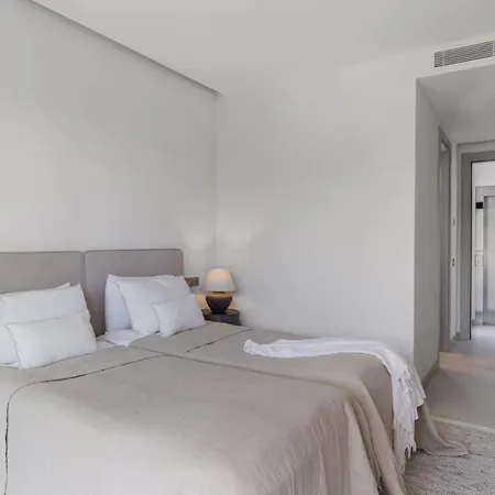 Brand New Modern 5 Bdrm In Puerto Banus Apartment *