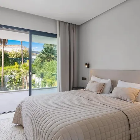 Apartment Brand New Modern 5 Bdrm In Puerto Banus