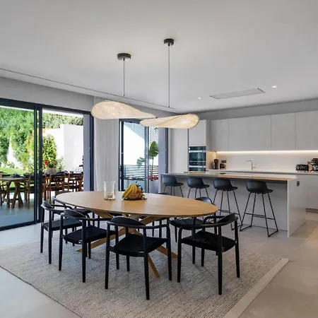 Apartman Brand New Modern 5 Bdrm In Puerto Banus Marbella