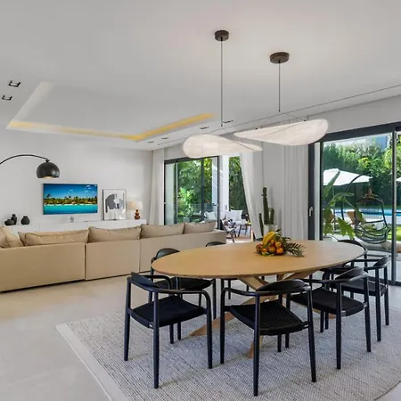 Brand New Modern 5 Bdrm In Puerto Banus *