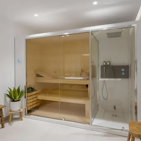 Brand New Modern 5 Bdrm In Puerto Banus Apartment