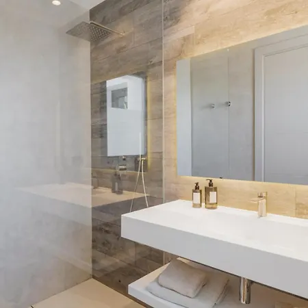 Brand New Modern 5 Bdrm In Puerto Banus