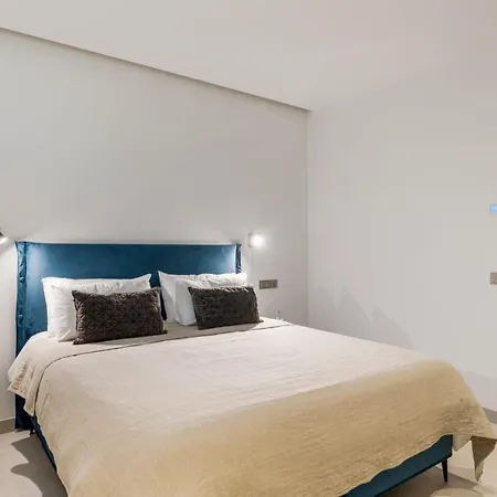 Brand New Modern 5 Bdrm In Puerto Banus Marbella